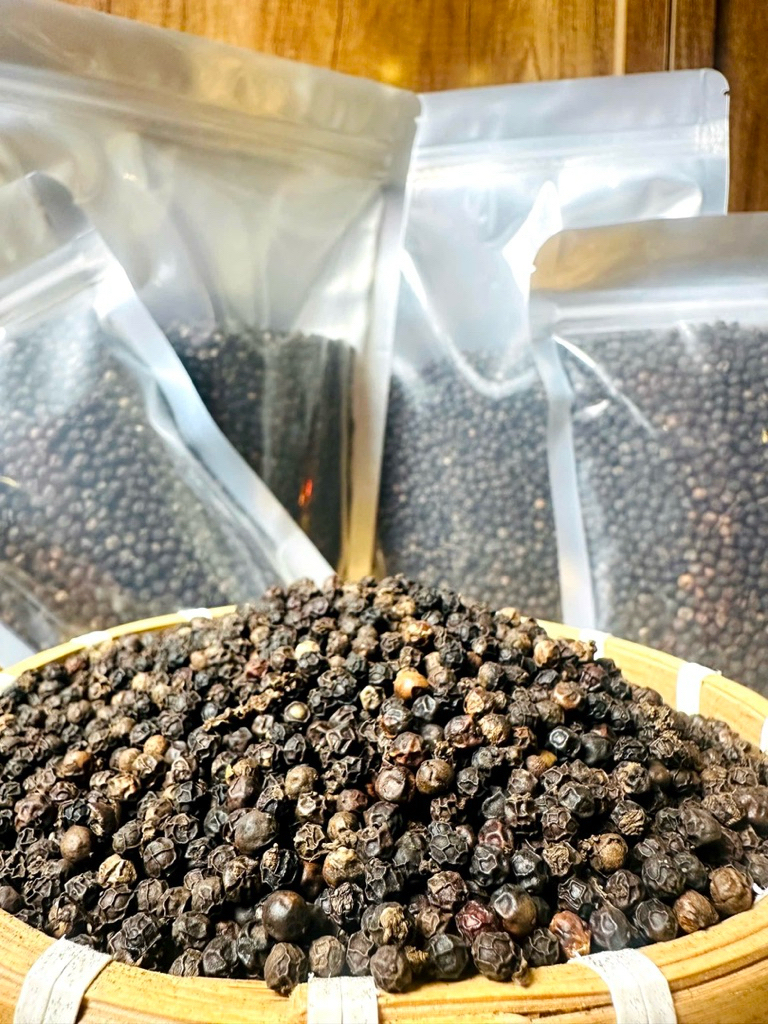 (100g)Hạt Tiêu Đen Chuẩn Tiêu ORGANIC Chín Đỏ Vườn Nhà Trồng-Trãi Nghiệm Hàng Loại 1,Siêu Thơm Cay Nồng Chất Lượng Cao