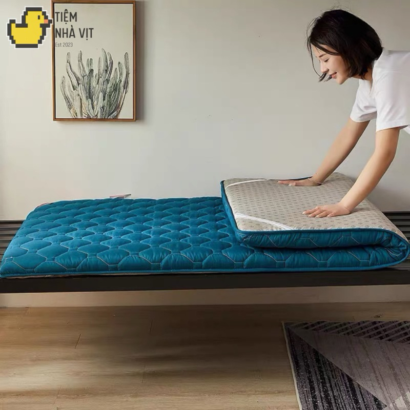 Đệm topper gấp gọn Ricehome – nhỏ gọn, êm ái, phù hợp dân văn phòng & ký túc xá