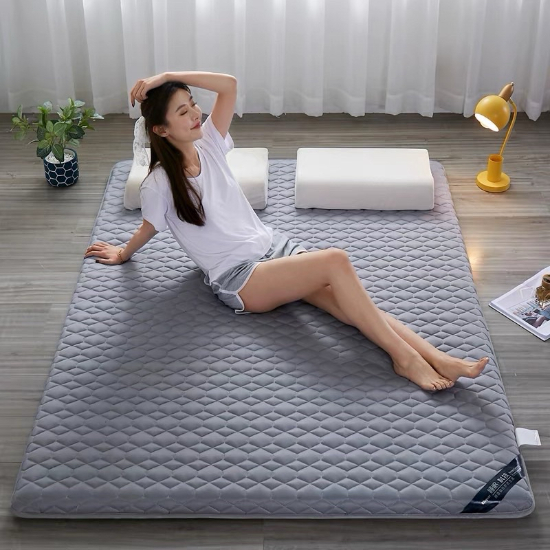 Đệm topper gấp gọn Ricehome – nhỏ gọn, êm ái, phù hợp dân văn phòng & ký túc xá