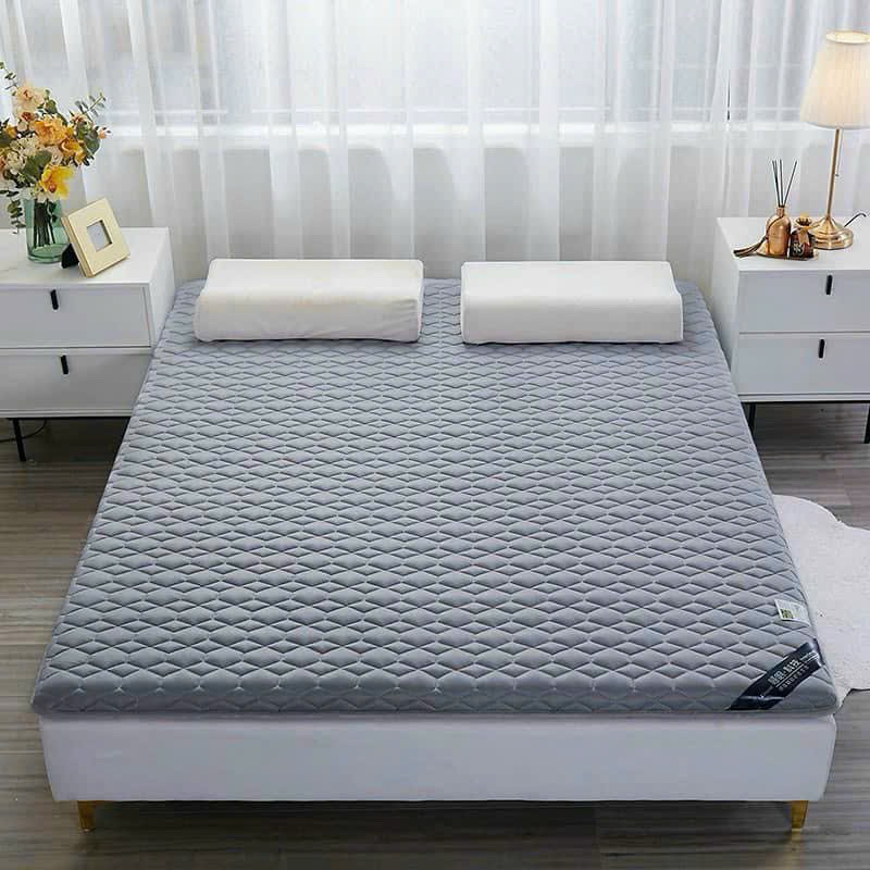 Đệm topper gấp gọn Ricehome – nhỏ gọn, êm ái, phù hợp dân văn phòng & ký túc xá