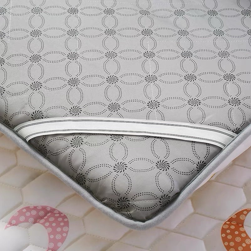 Đệm topper gấp gọn Ricehome – nhỏ gọn, êm ái, phù hợp dân văn phòng & ký túc xá