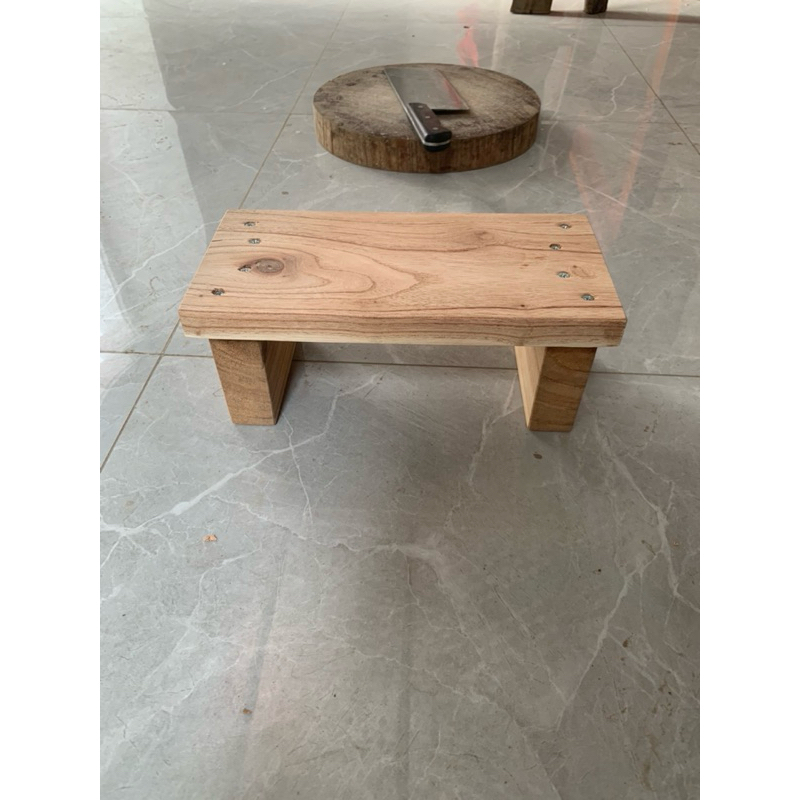 ghế con bằng gỗ chân dày,đc bắn vít chắc chắn hơn đóng đinh