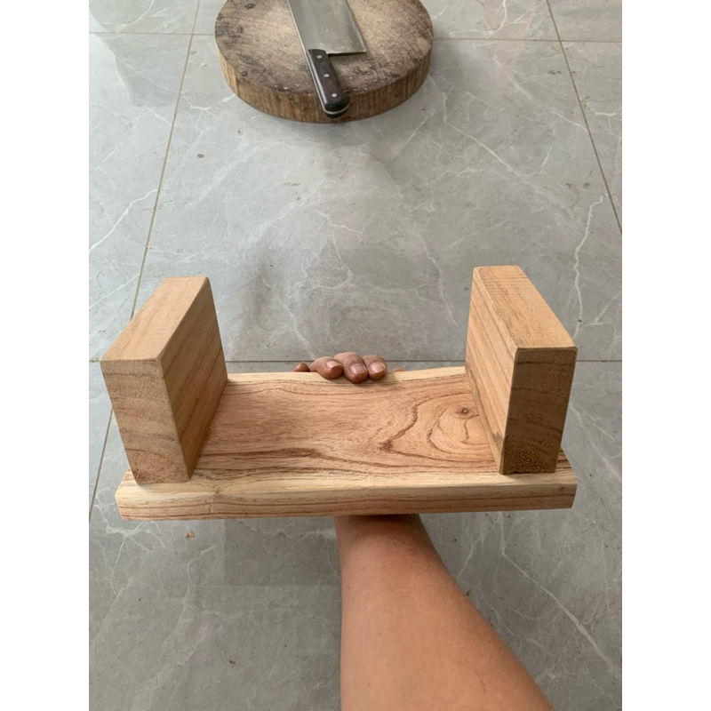 ghế con bằng gỗ chân dày,đc bắn vít chắc chắn hơn đóng đinh