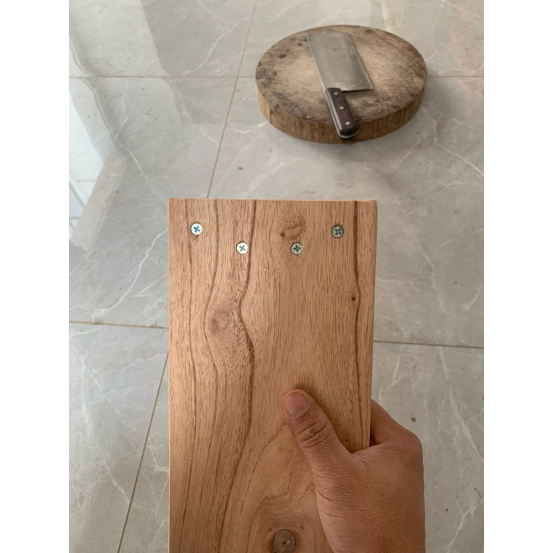 ghế con bằng gỗ chân dày,đc bắn vít chắc chắn hơn đóng đinh
